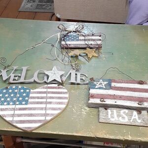 3 pc bundle of primitive patriotic decor.
